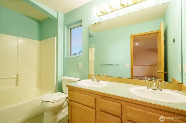 Full Bathroom Upstairs