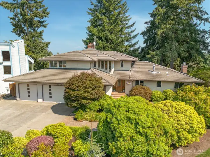 Now that we've shown a quick preview, let's begin a full tour of this home from the main floor, up to the 2nd floor, and down to the finished, daylight basement perfect for hosting out of town guests.