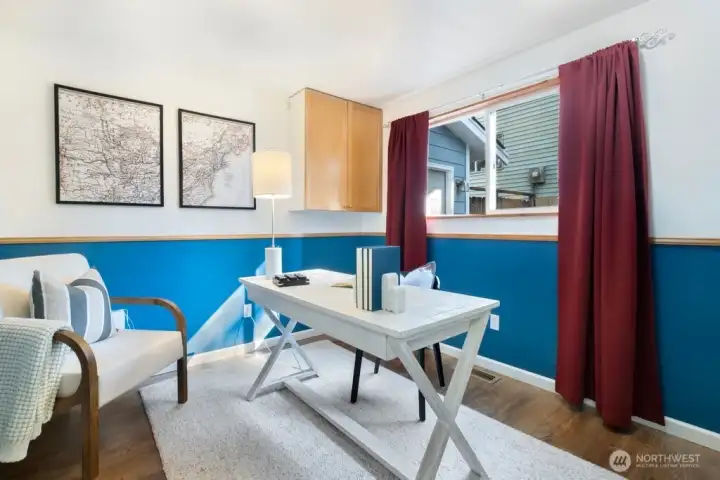Flexible office space or bedroom