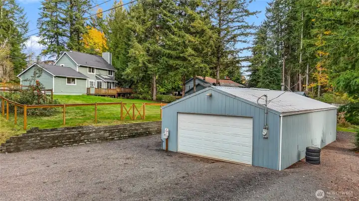 1,000 sf HEATED shop with H/C water spigot outside ~ metered separately from the house!