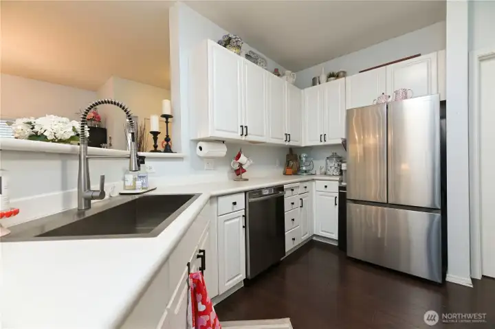Kitchen is great sized and decorating ledges above the cabinets.