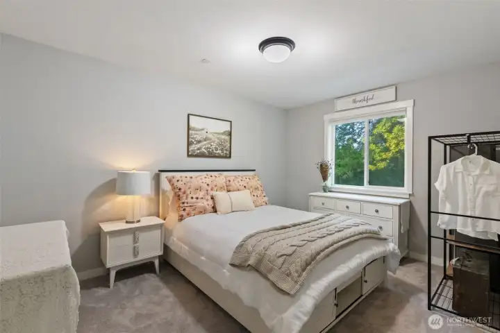 Guest Suite with full bath on main