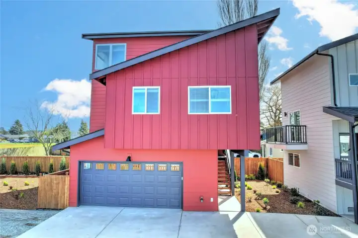 Front shot!  Striking!