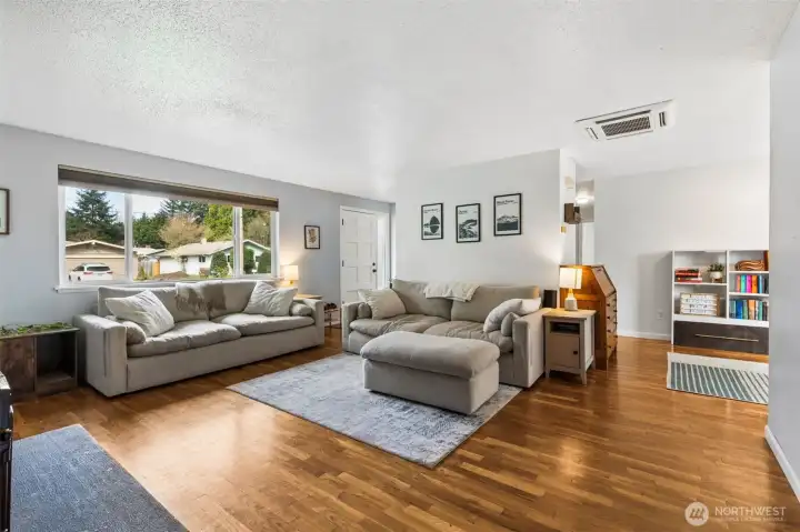 Large windows throughout the home. Brings in lots of light.