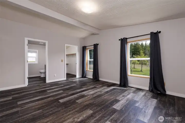Primary bedroom, with bathroom and walk-in closet.