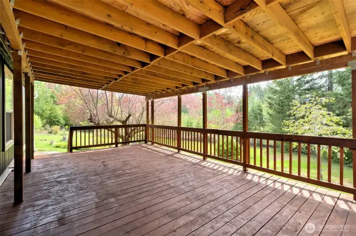 Look at this huge deck! Relax and watch the deer play in your yard.