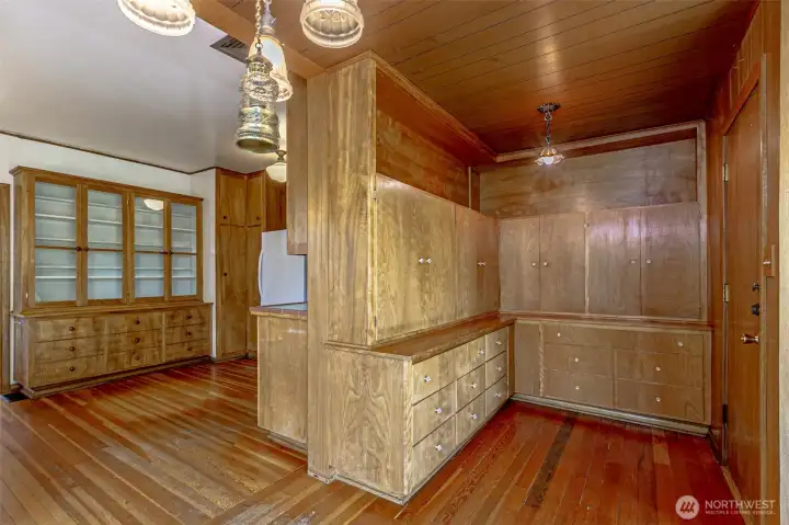 More built in storage/pantry area off dining room.