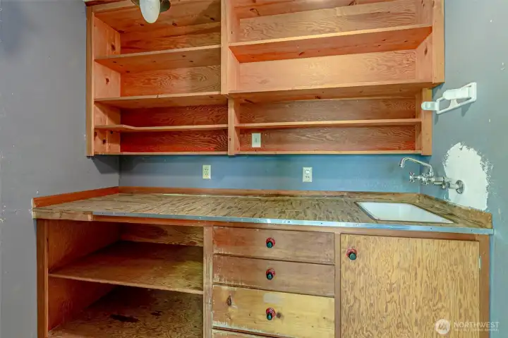 Additional attached Utility room off the main laundry room