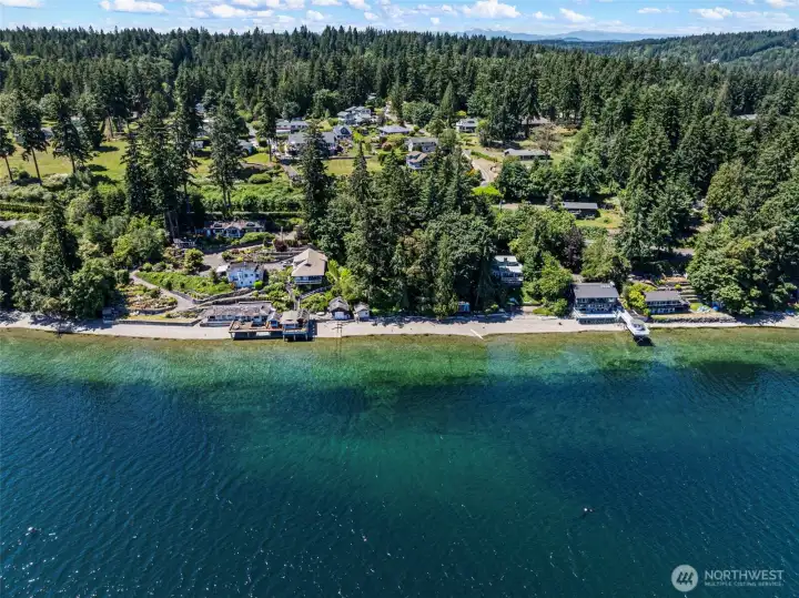 Imagine lake life living!