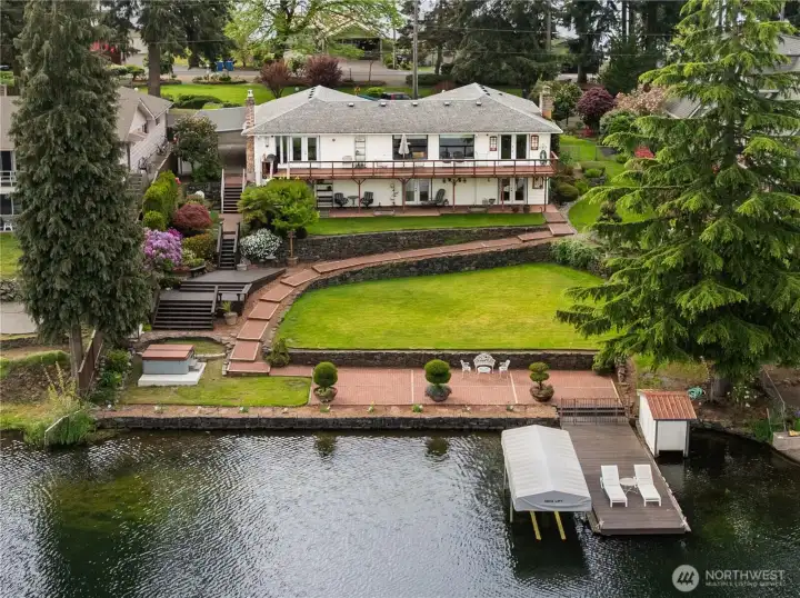 Lakefront property with 106 feet of shoreline