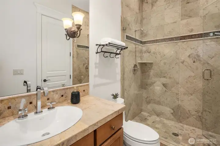 Guest suite 3/4 bath