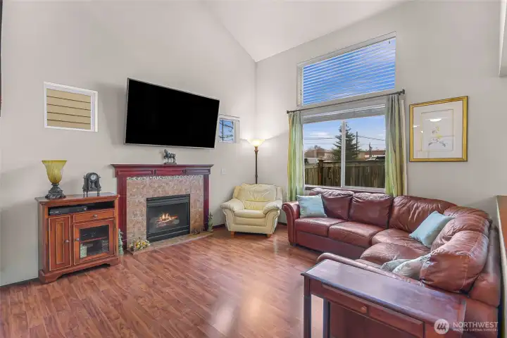 Bright and open main living area with 18 ft vaulted ceilings Bright and open main living area with 18 ft vaulted ceilings