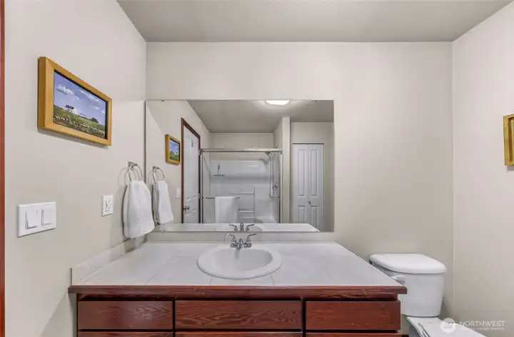 Full guest bath located on the second floor Full guest bath located on the second floor