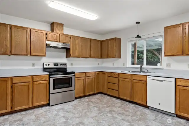 Amazingly spacious kitchen!