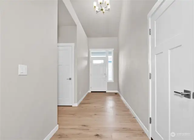 Hardwood floors throughout entry way