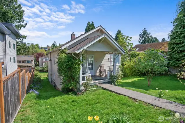 The 6000 square foot lot offers tons of possibilities.