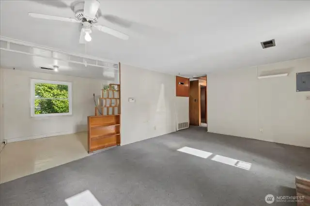 Great flowing layout and kitchen with dining space