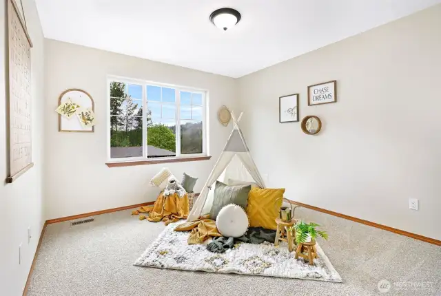 Upstairs bedroom #4