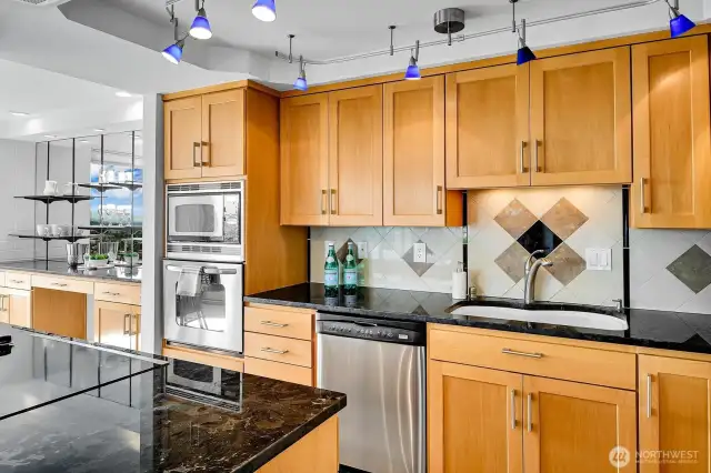 Updated Kitchen, gorgeous wood cabinetry