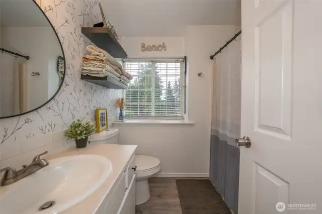 Upper Floor Full Bathroom