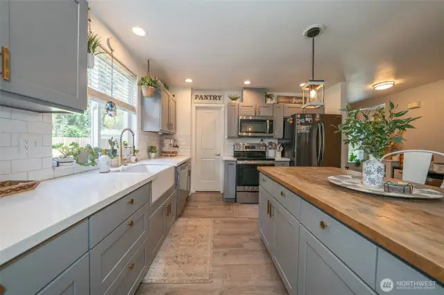 Kitchen - All appliances Stay!