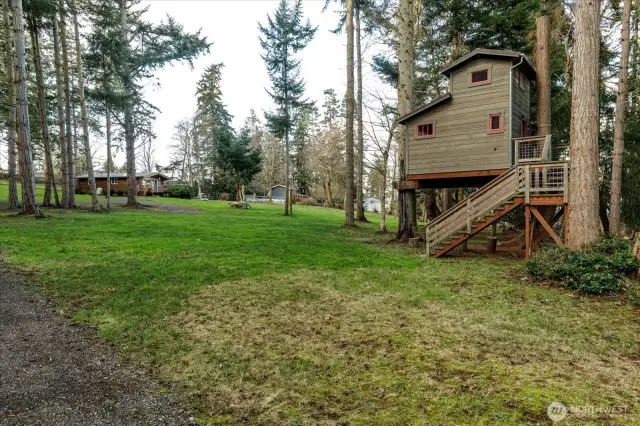 Showing the proximity of treehouse to cabin.