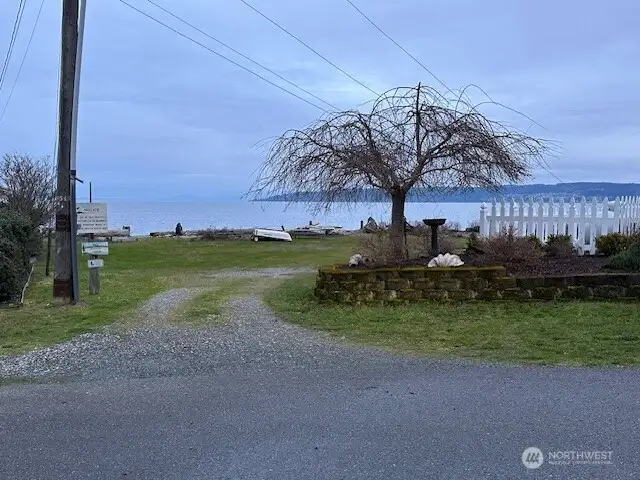 Entrance to beach off of Shorebird Ln.