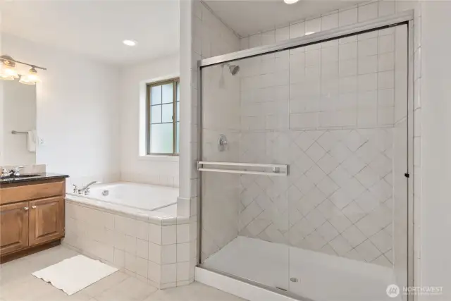 Full Bath En Suite