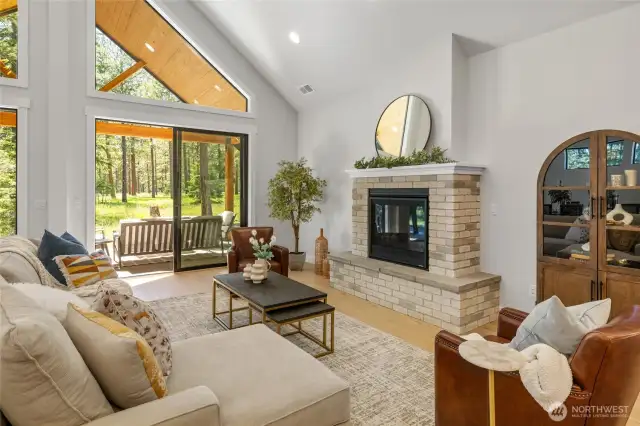 Livingroom with cozy fireplace