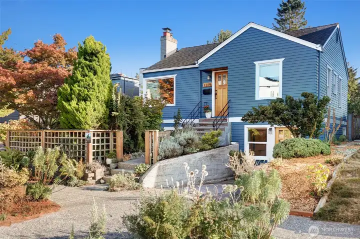 Built in 1941, this is a classic Seattle home in one of Seattle's most sought-after neighborhoods. Close to transit, restaurants, and grocery stores, on a quite street in Whittier Heights.