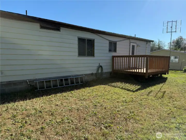 Solid back deck