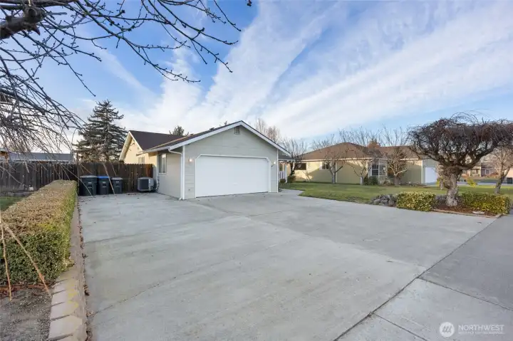 Plenty of space for RV, Boat and all of your outdoor toys