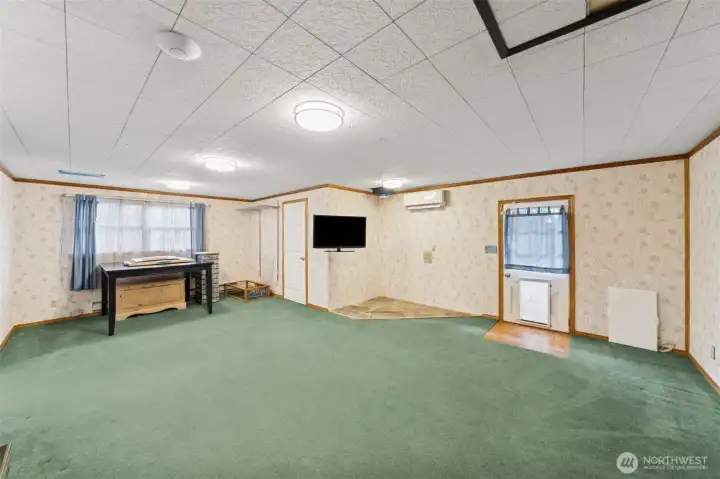 Bonus room with huge storage closet