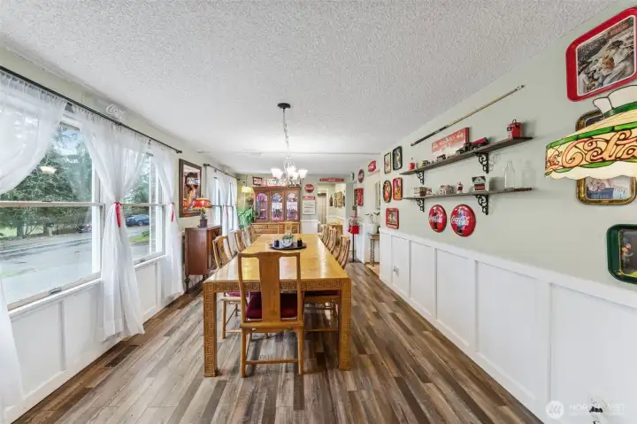 Dining room to the left of the main entry