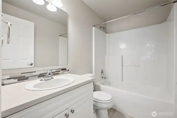 Hall Bathroom - Upper Level