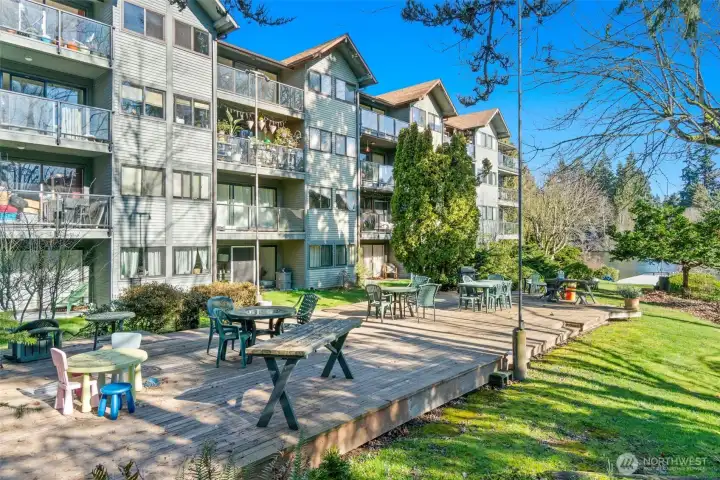 Well-maintained community with level entry and designated parking. Minutes to Costco, Highway 99, I-5, and the dining/retail of Downtown Edmonds. Well-maintained community with level entry and designated parking. Minutes to Costco, Highway 99, I-5, and the dining/retail of Downtown Edmonds.