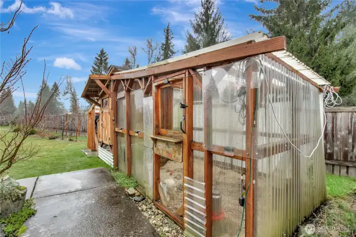 fully equipped chicken coop!