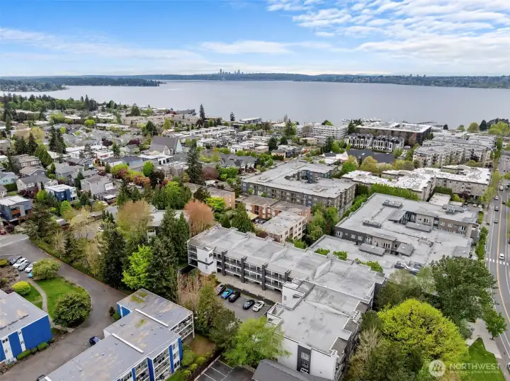 Proximity 82 Walk Score to Downtown Kirkland