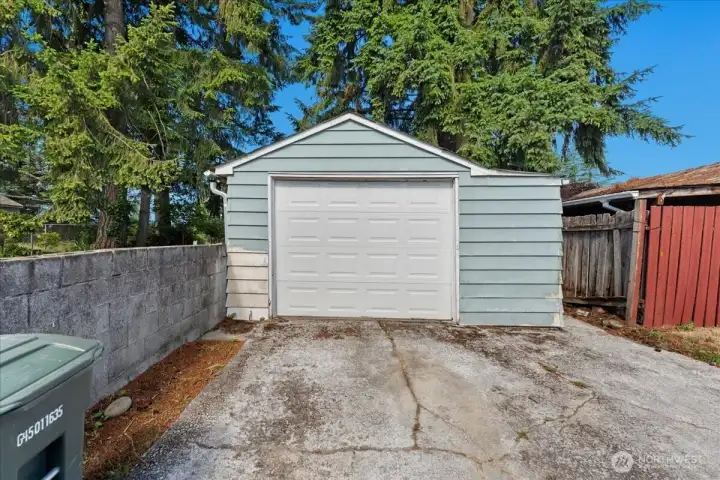 1 car detached garage 1 car detached garage
