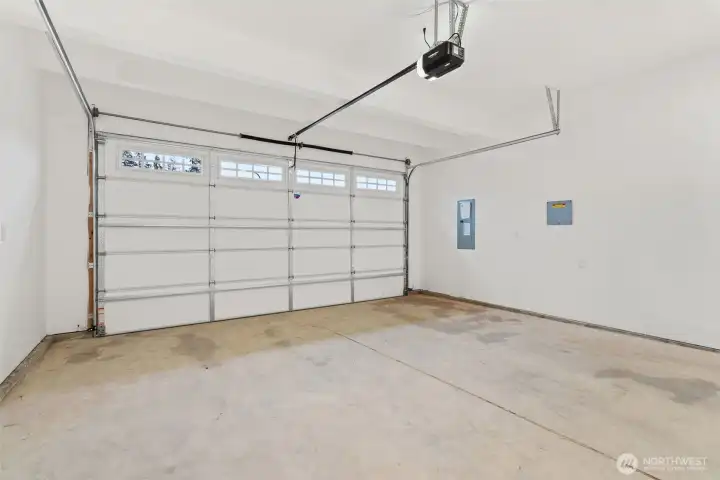Garage door opener with 2 remotes