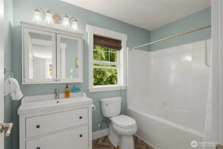 The full bathroom in the Guest Studio.