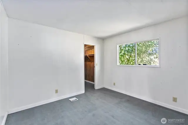 2nd bedroom with walk in closet