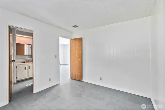 2nd bedroom with jack jill bath