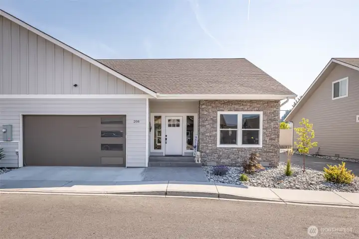 1900 SF with 2 car garage and simple maintenance - relax or lock and leave!