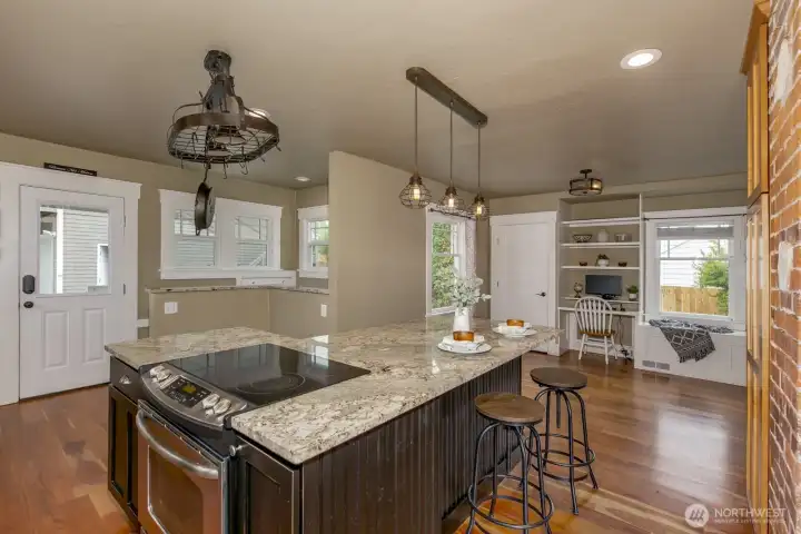Giant island perfect for entertaining!