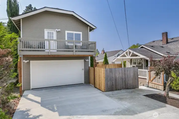 Brand new, large 2 car garage with a beautiful apartment above.