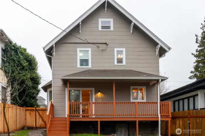 Cedar fencing on all sides, fresh touch up paint and caulking throughout to ensure the shell of your home protects your investment.