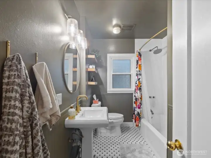 Large beautifully tiled bathroom