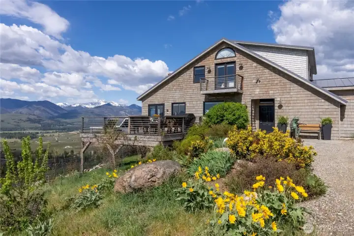 Natural landscape meets artfully curated home gardens- a true feast for the eyes!