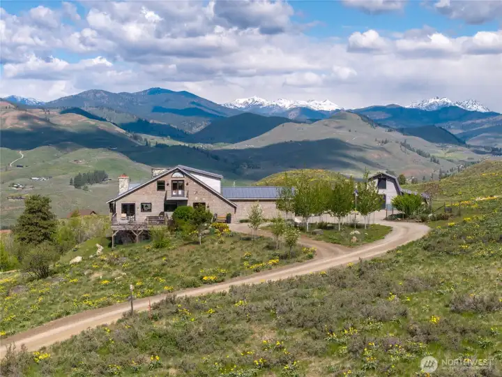 Stud Horse Mountain villa- a private retreat only minutes from downtown Winthrop!